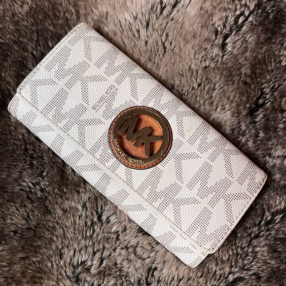 Michael Kors Wallet - Picture 1 of 3